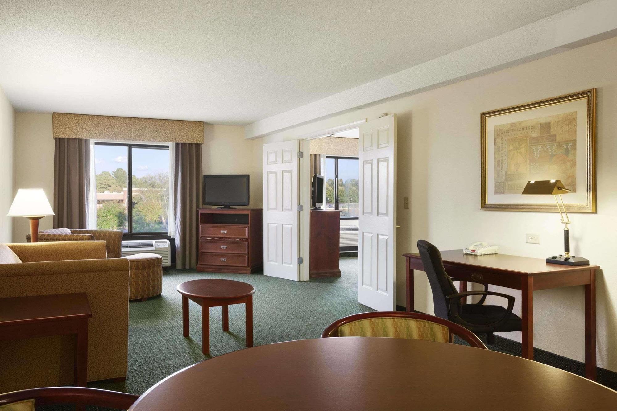 Hotel Wingate By Wyndham Chesapeake Exterior foto