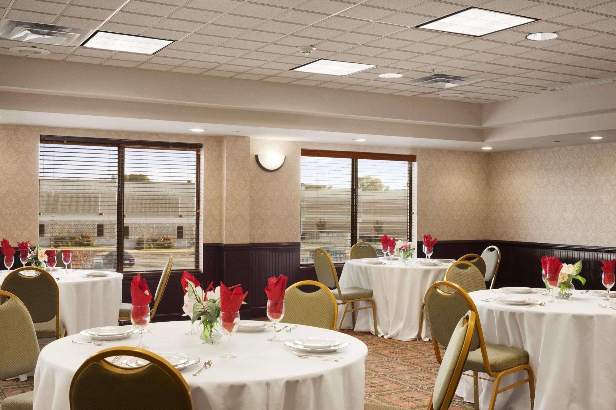 Hotel Wingate By Wyndham Chesapeake Exterior foto