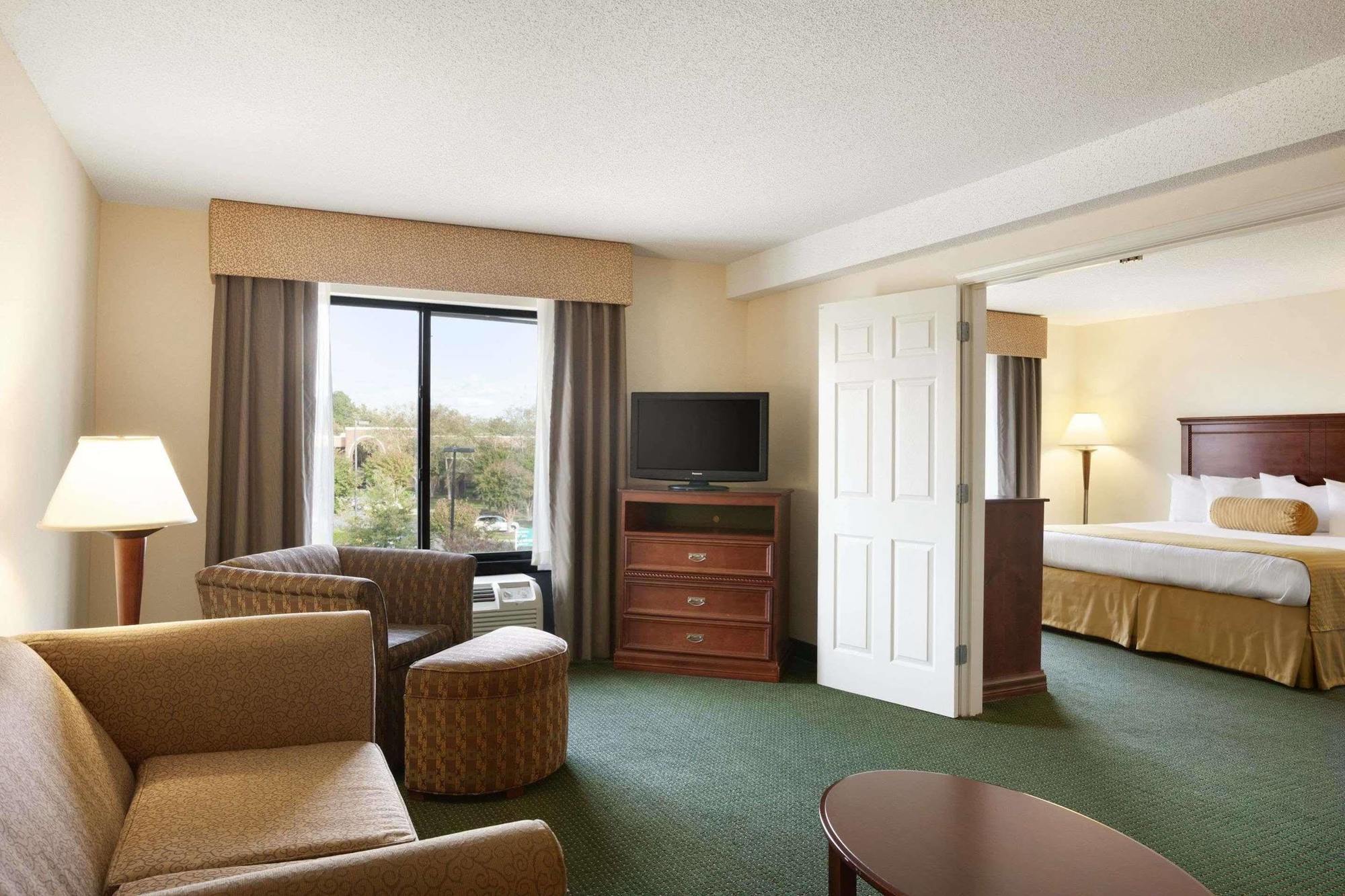 Hotel Wingate By Wyndham Chesapeake Exterior foto